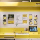La Poste a annoncé mardi proposer les services de conseils de la Banque Migros dans sept de ses filiales dès octobre. Le géant jaune prévoit en cas de succès d'étendre le concept dans 26 autres filiales du groupe. (KEYSTONE/Christian Beutler)